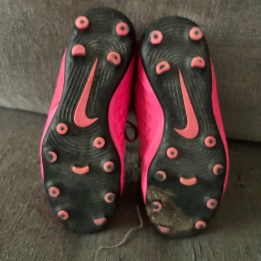 Cleats - Picture 5 of 5